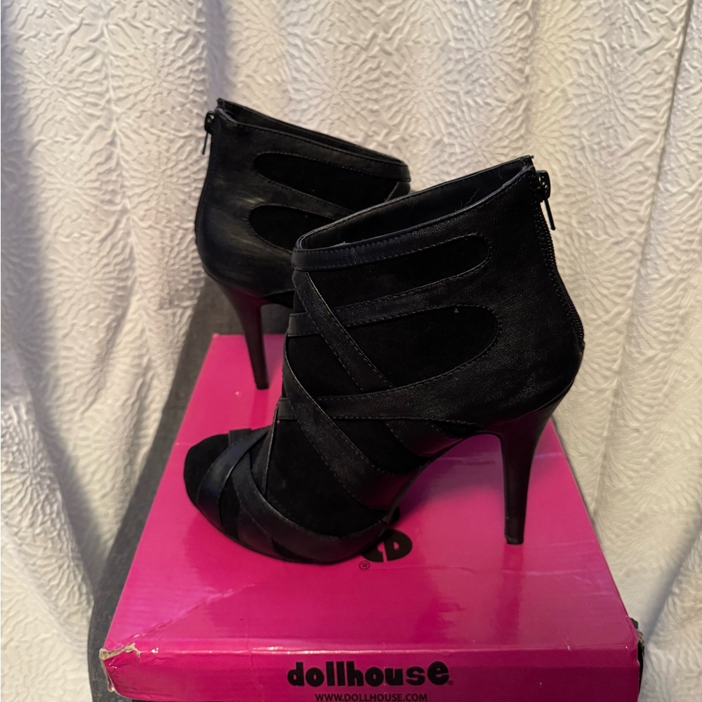 Dollhouse Vivianne Booties Size 9